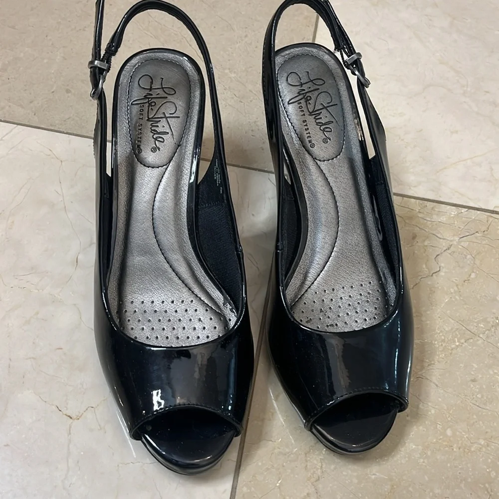 ⭐️ Life stride black sling-back heels- size 6.5 - Picture 4 of 10